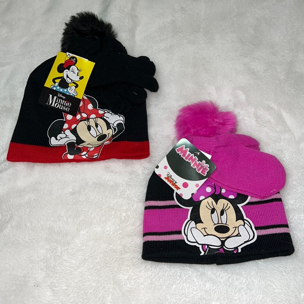 Set of 2, Disney Minnie Mouse beanie hat and gloves set.